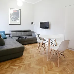 https://warsaw-concierge-flat6-hoza.warsawhotelspoland.com
